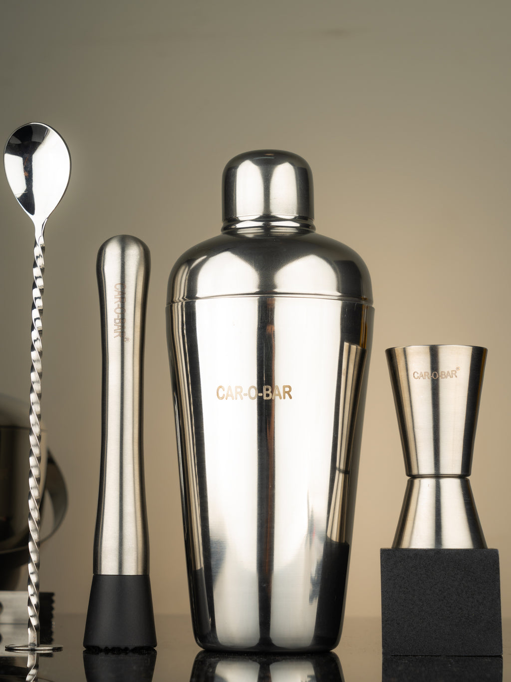 Car-O-Bar Silver Bar set with Glasses and Leatherette Gift set